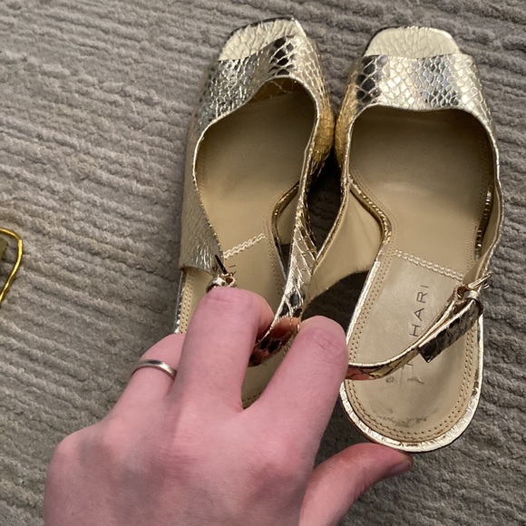 Size 10 sling back peep toe snake skin metallic gold - Picture 2 of 6